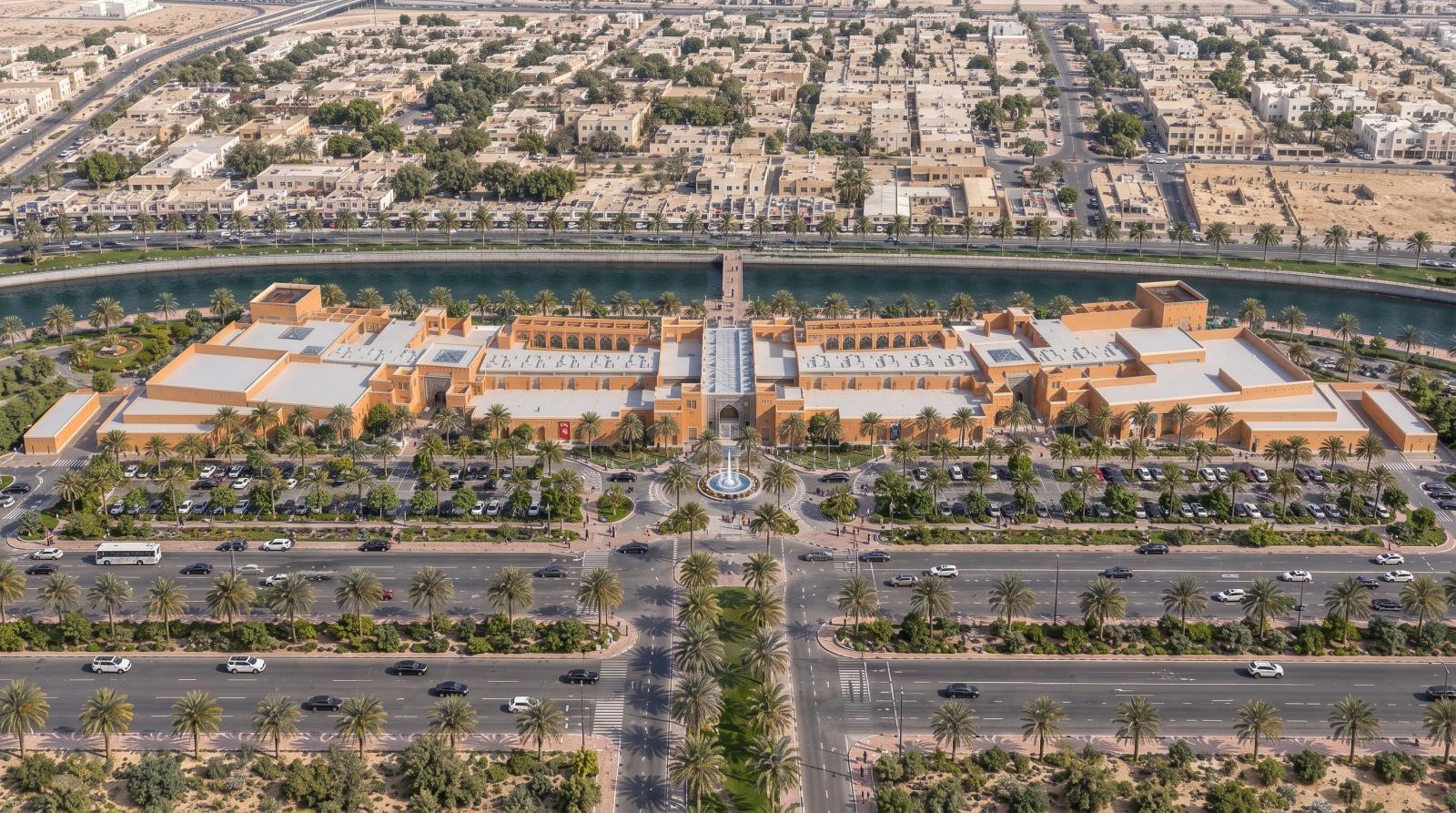 مشروع تطوير مول دبا الحصن